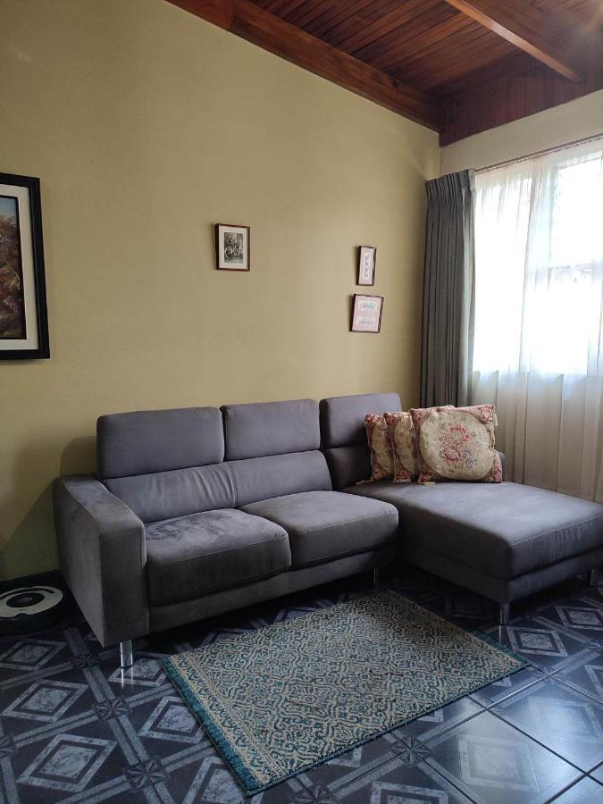 The Cozy Cactus House B&B Cartago Centro English Spoken Exterior photo